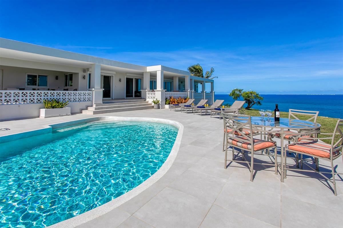 Pool villa St Martin - Pool and deck